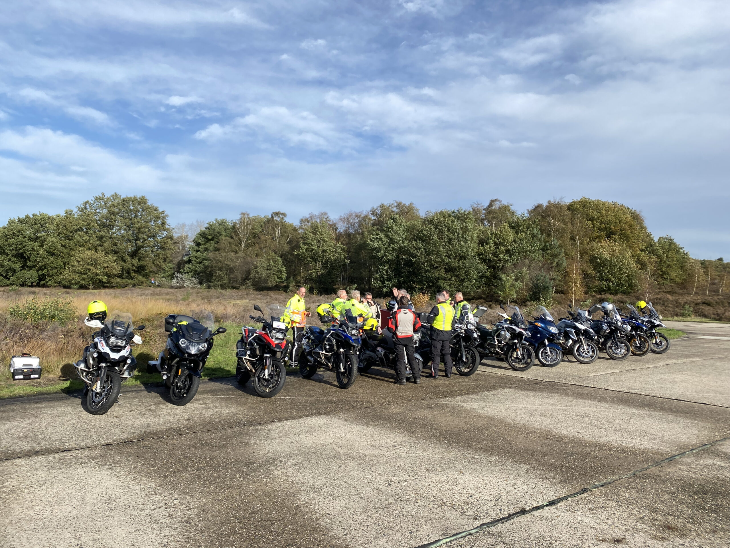 BMTN motorverkeersregelaars trainen een aantal dagen per jaar, op afgesloten terrein en op de openbare weg, om klaar te zijn voor uw evenementen 